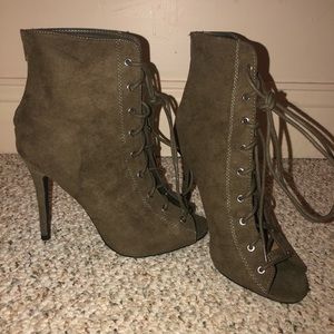 Opened toe lace up bootie